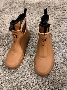 Burberry Tan Chelsea-Style Rain Ankle Boots with Signature Check